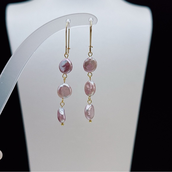 26E77 Handmade Freshwater Baroque Coin Pearl Huggies Earrings - Picture 9 of 9